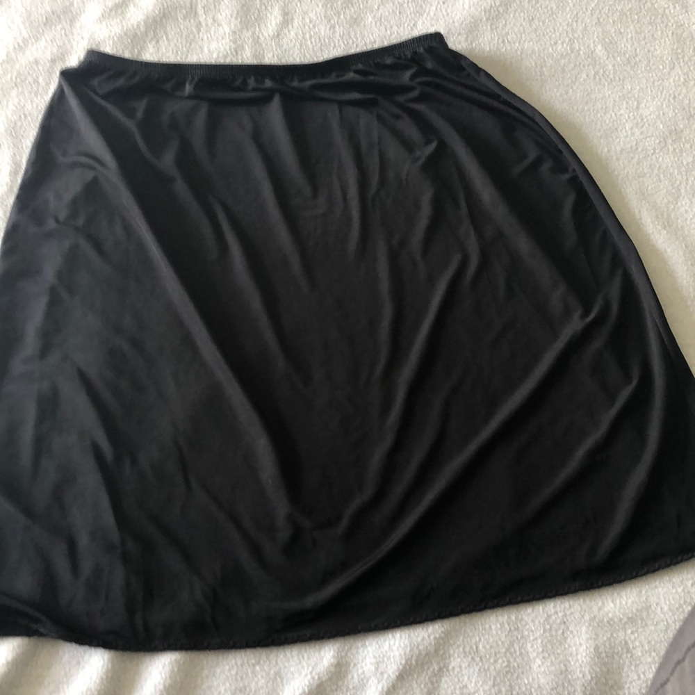 COPY - ♥️3X20 JONES BLACK PETTICOAT | M